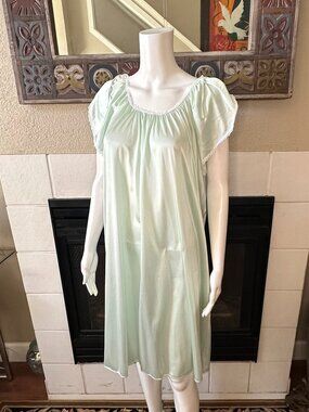 VTG KOMAR night gown Cap Sleeve Lightweight Lime Green Armpit-armpit 24” MED
